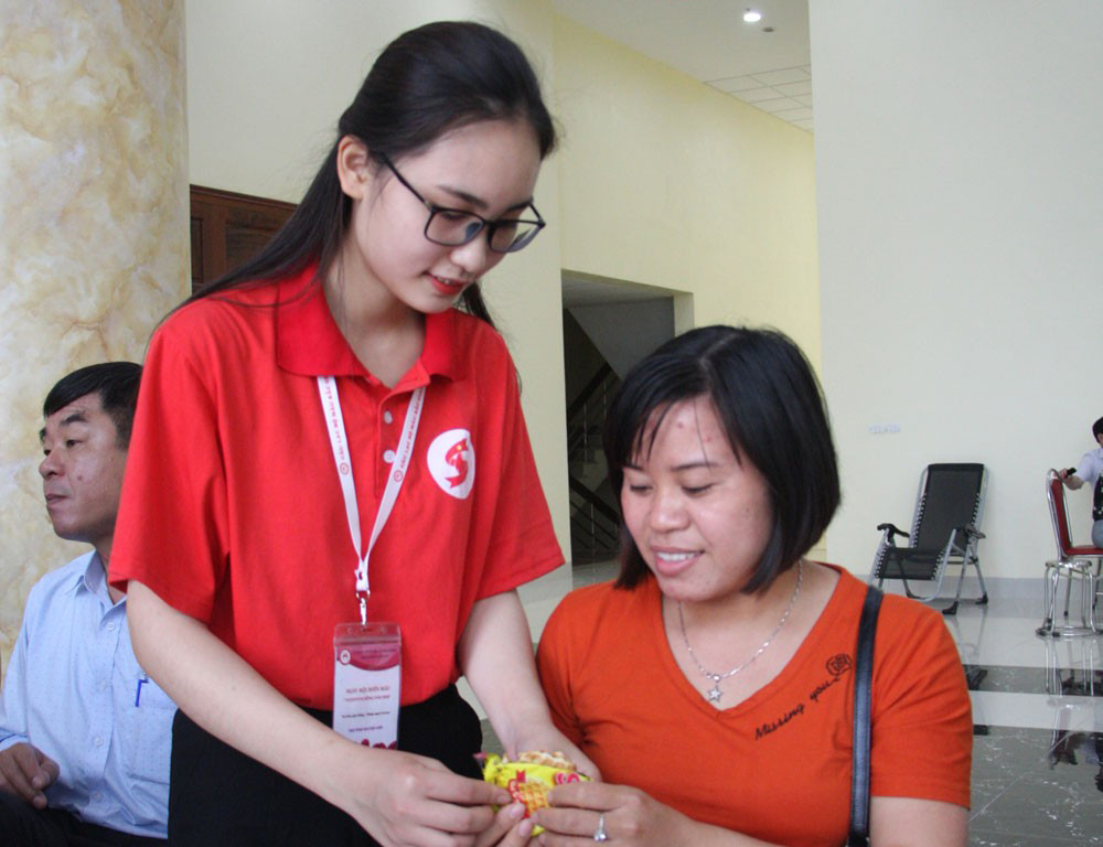 Nguyễn Thu Trang: Hạnh phúc khi được giúp đỡ người bệnh