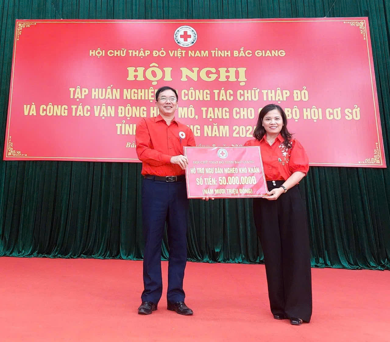 HỘI CTĐ TỈNH BẮC GIANG TRAO KINH PHÍ HỖ TRỢ NGƯ DÂN NGHÈO TỈNH NINH BÌNH NĂM 2024